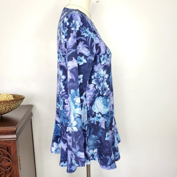Isaac Mizrahi Blue Purple Floral Top Asymmetrical Hem  NWOT Size S - Picture 5 of 8